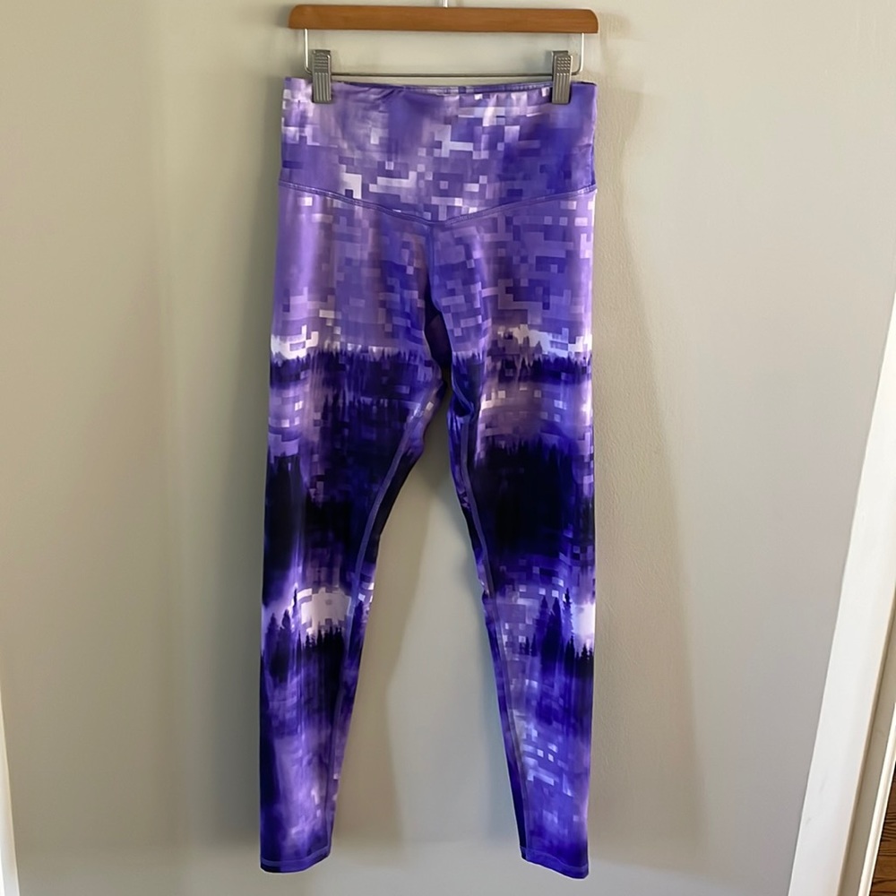 Super fun purple design ankle-length leggings.